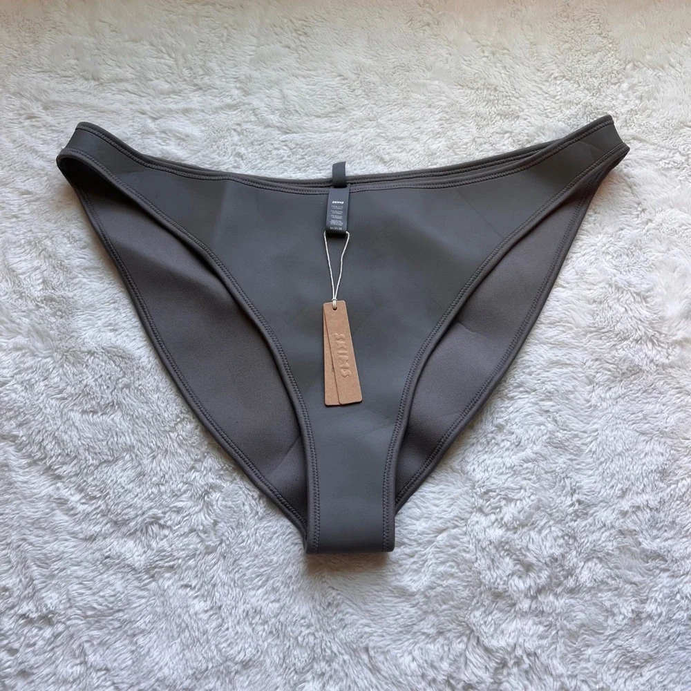 SKIMS Rubberized Scuba Swim Tanga Bikini Bottom Gray Chalk Size 3X BB-TNG-3161